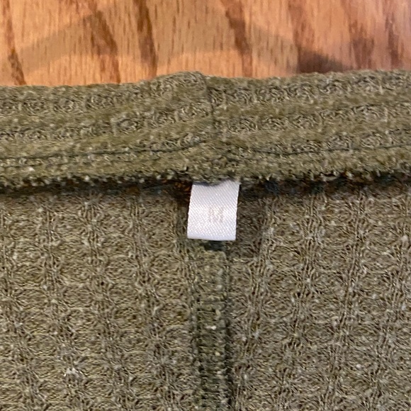 Women’s Green Button Down Top Medium - Picture 4 of 5